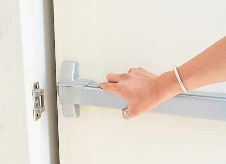 Emergency exit bar handle on commercial door