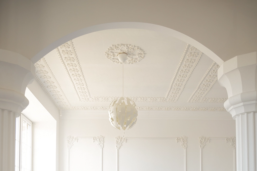 Ornate ceiling and arched columns emphasize classic custom archways and designs in Toronto by Drywall Express Services.